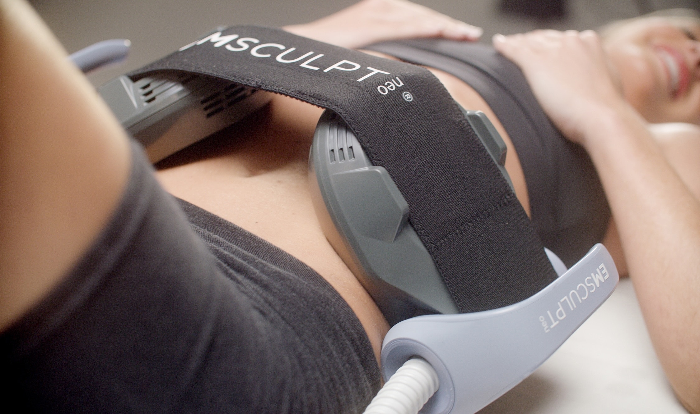 Body sculpting treatment using EMSculpt device.
